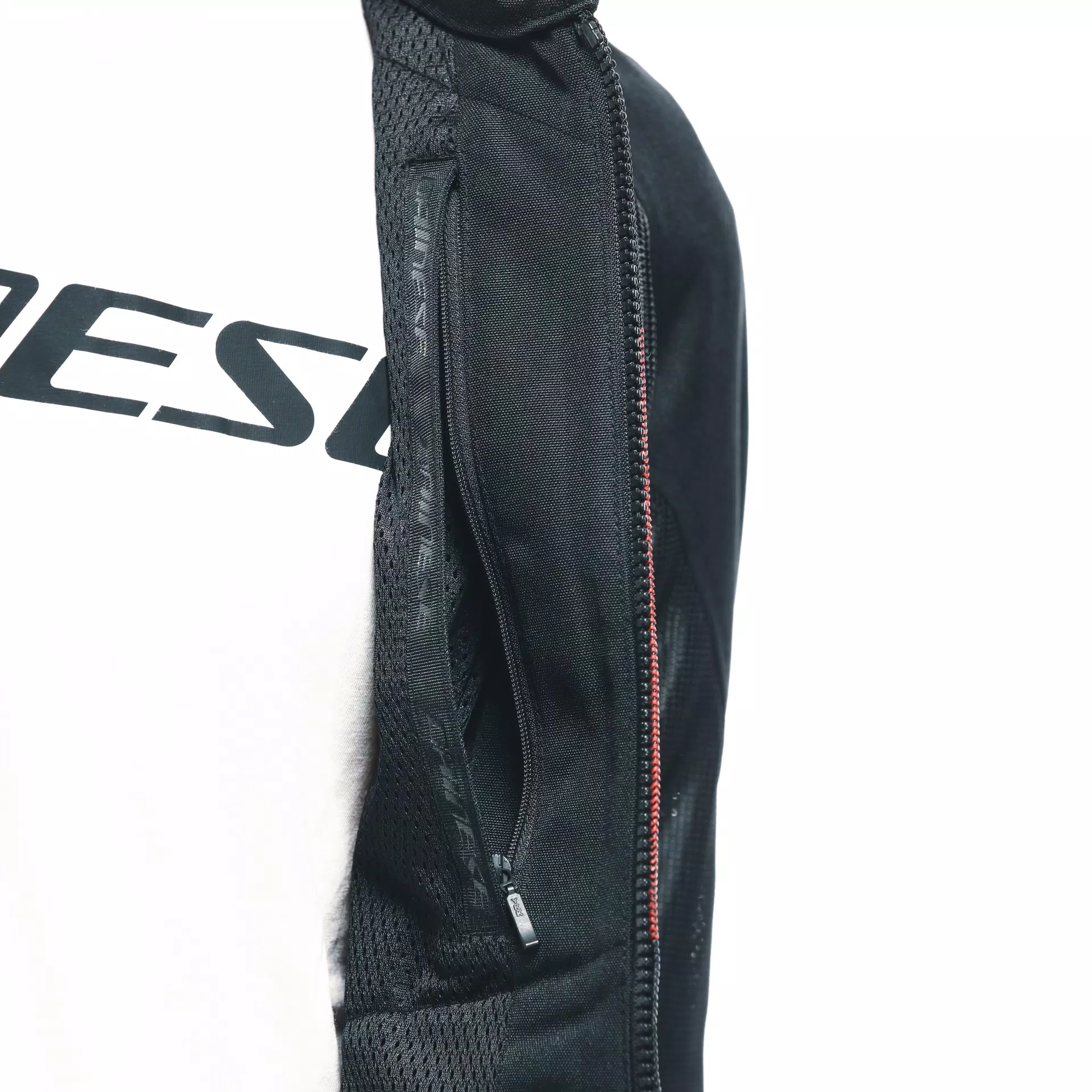https://www.motoverse.az/wp-content/uploads/2026/09/Dainese-Herosphere-Air-Tex-BlackRed-Diamond-50-9.webp