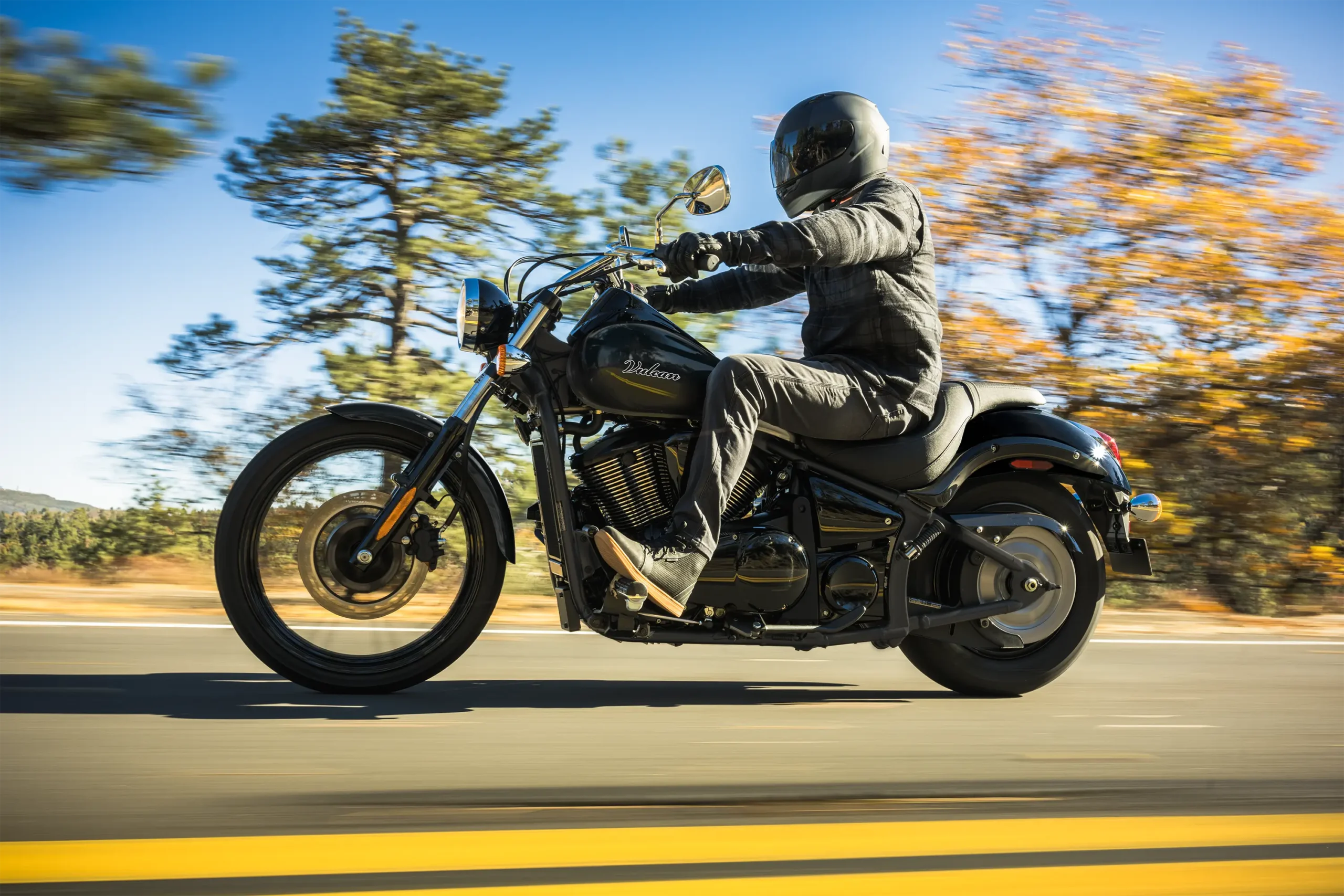 Motosiklet Kawasaki Vulcan 900 Custom, Black (VN900FTFAL) (2) Motosiklet Kawasaki Vulcan 900 Custom, Black (VN900FTFAL) (2)